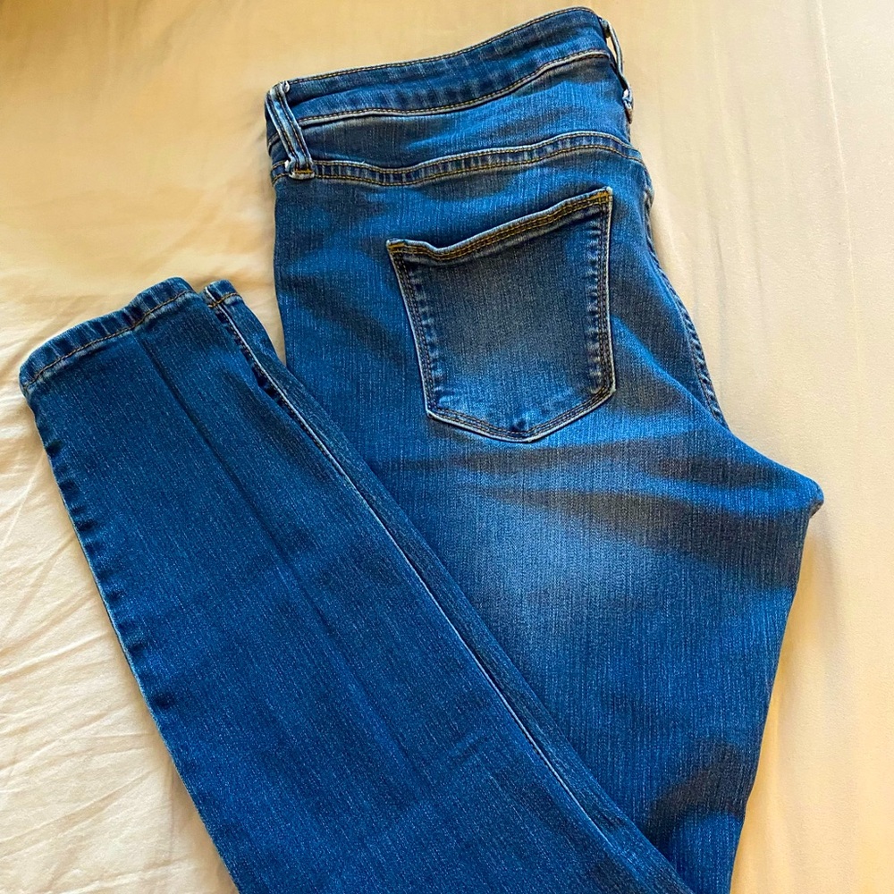 Universal Thread Jeans